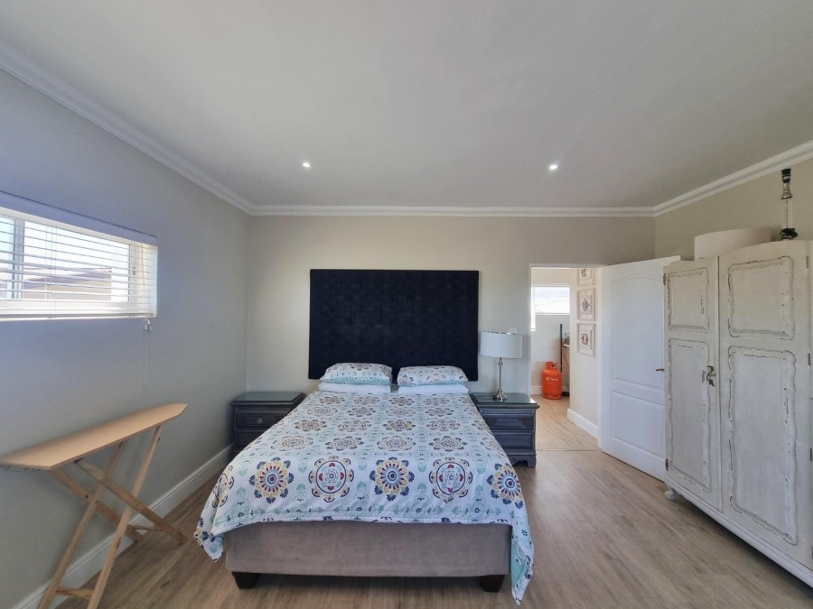 5 Bedroom Property for Sale in Sandbaai Western Cape